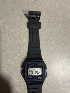 Vintage 1989 Casio F91W black digital watch